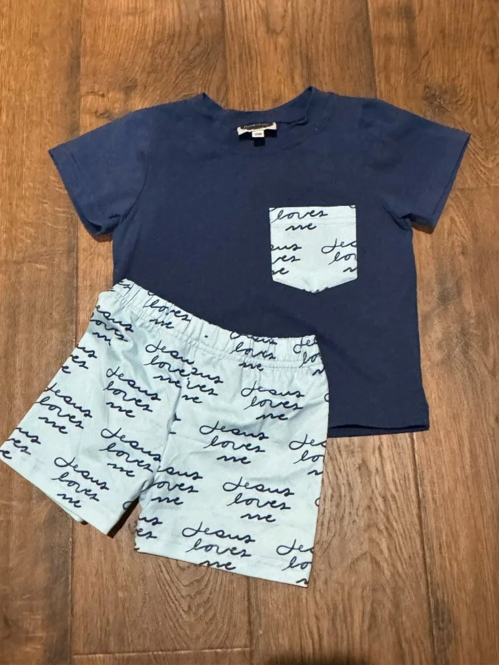 Jesus Loves Me short set